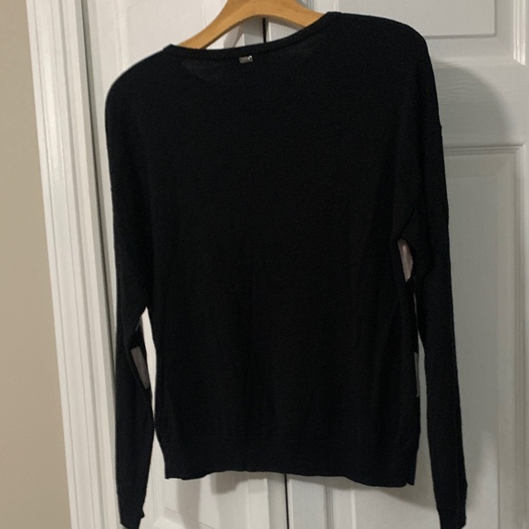 St. John Black and Tan Patterned Sweater cashmere blend - Picture 4 of 7